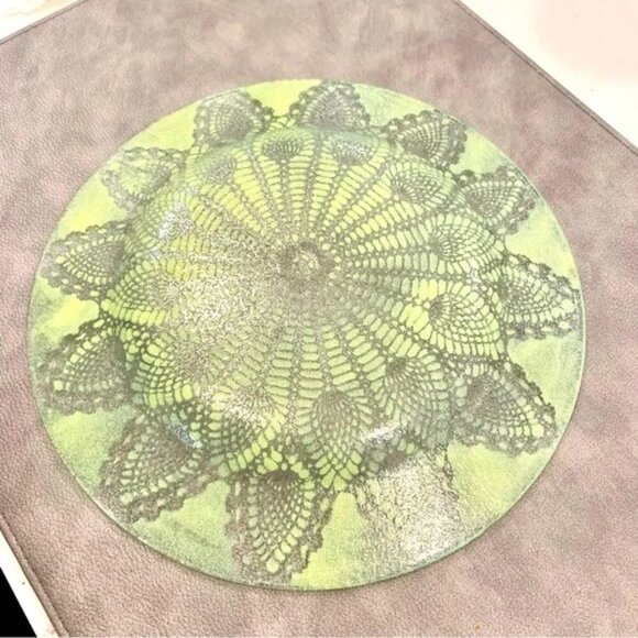 NWOT Anthropologie Yellow Green Frosted Doily Glass 10.25” Dinner Plate - Picture 3 of 4
